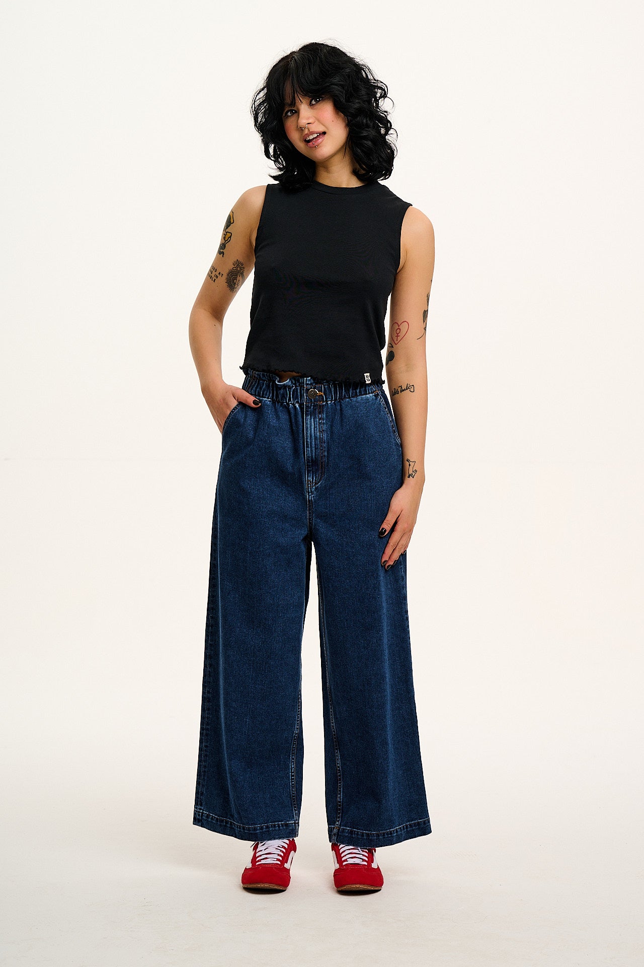 Cody - Paper Bag Jeans in Mid Wash Blue Denim - Image 9